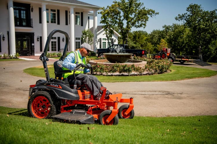 Kubota Z422KW-54 Zero-Turn Lawnmower